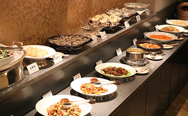 週末バイキングランチ