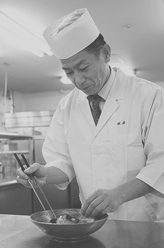 画像:日本料理「山茶花」　料理長　梶原　成二郎